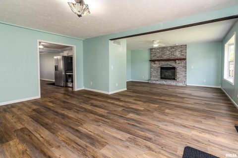 Tiny photo for 1704 W Copeland Street, Marion, IL 62959 (MLS # EB459053)