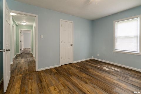 Tiny photo for 1704 W Copeland Street, Marion, IL 62959 (MLS # EB459053)