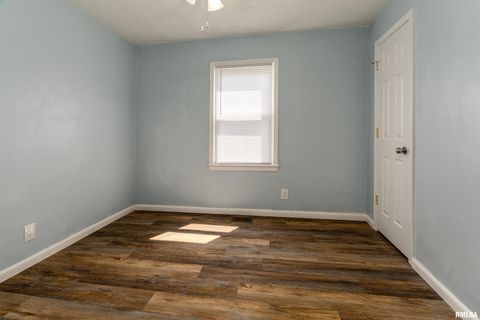 Tiny photo for 1704 W Copeland Street, Marion, IL 62959 (MLS # EB459053)