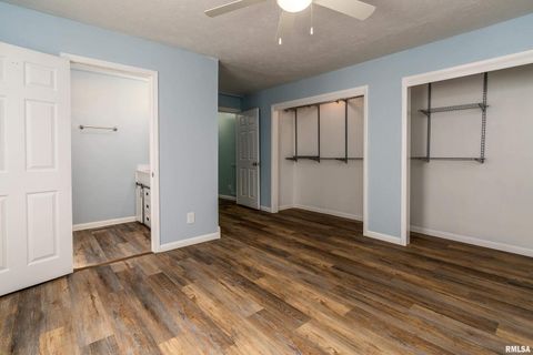 Tiny photo for 1704 W Copeland Street, Marion, IL 62959 (MLS # EB459053)