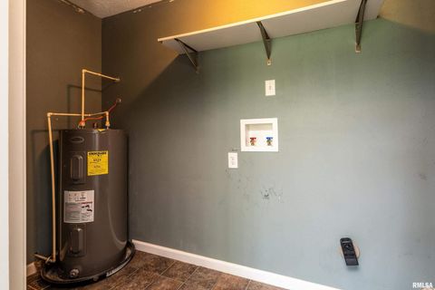 Tiny photo for 1704 W Copeland Street, Marion, IL 62959 (MLS # EB459053)