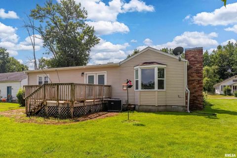 Tiny photo for 1704 W Copeland Street, Marion, IL 62959 (MLS # EB459053)