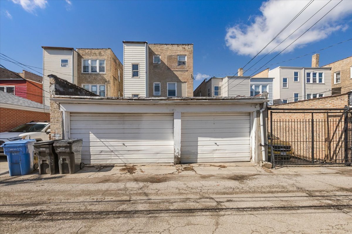 6319 N Claremont Avenue