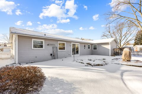 Tiny photo for 620 Chelmsford Lane, Elk Grove Village, IL 60007 (MLS # 12551493)