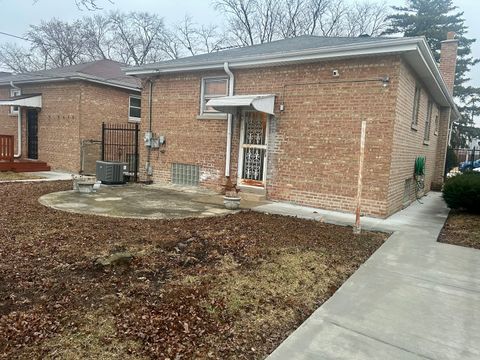 Tiny photo for 12334 S Loomis Street, Calumet Park, IL 60827 (MLS # 12620624)