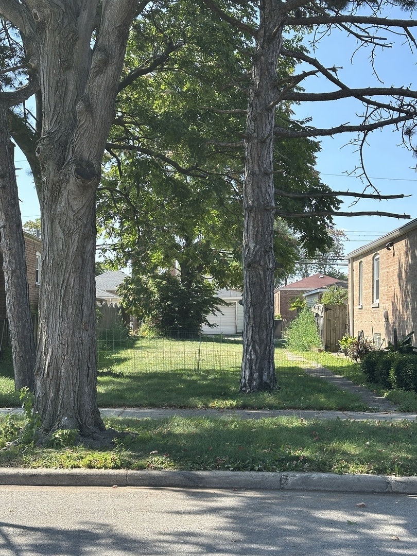 8724 S Euclid Avenue