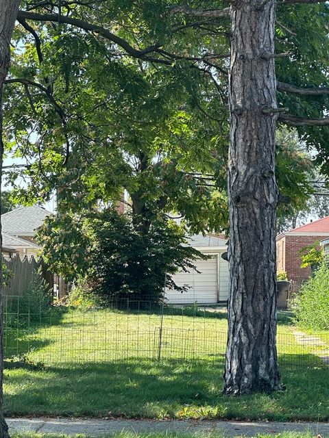 8724 S Euclid Avenue Chicago IL 60617