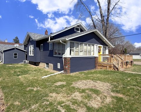 Tiny photo for 621 24th Avenue, Moline, IL 61265 (MLS # 12606940)