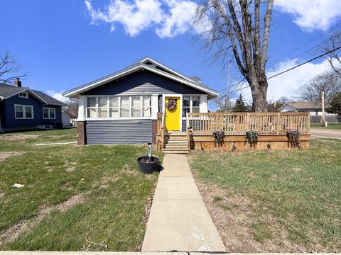 Tiny photo for 621 24th Avenue, Moline, IL 61265 (MLS # 12606940)