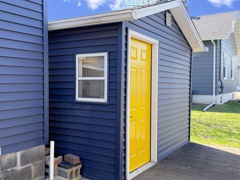 Tiny photo for 621 24th Avenue, Moline, IL 61265 (MLS # 12606940)