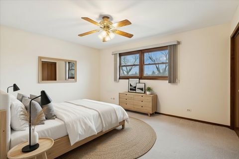 Tiny photo for 43 Inner Circle Drive, Des Plaines, IL 60016 (MLS # 12584254)