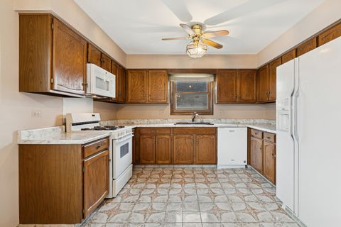 Tiny photo for 43 Inner Circle Drive, Des Plaines, IL 60016 (MLS # 12584254)