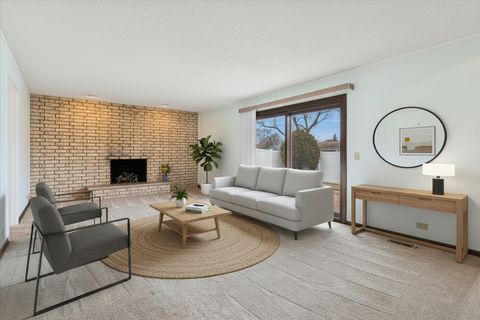 Tiny photo for 43 Inner Circle Drive, Des Plaines, IL 60016 (MLS # 12584254)