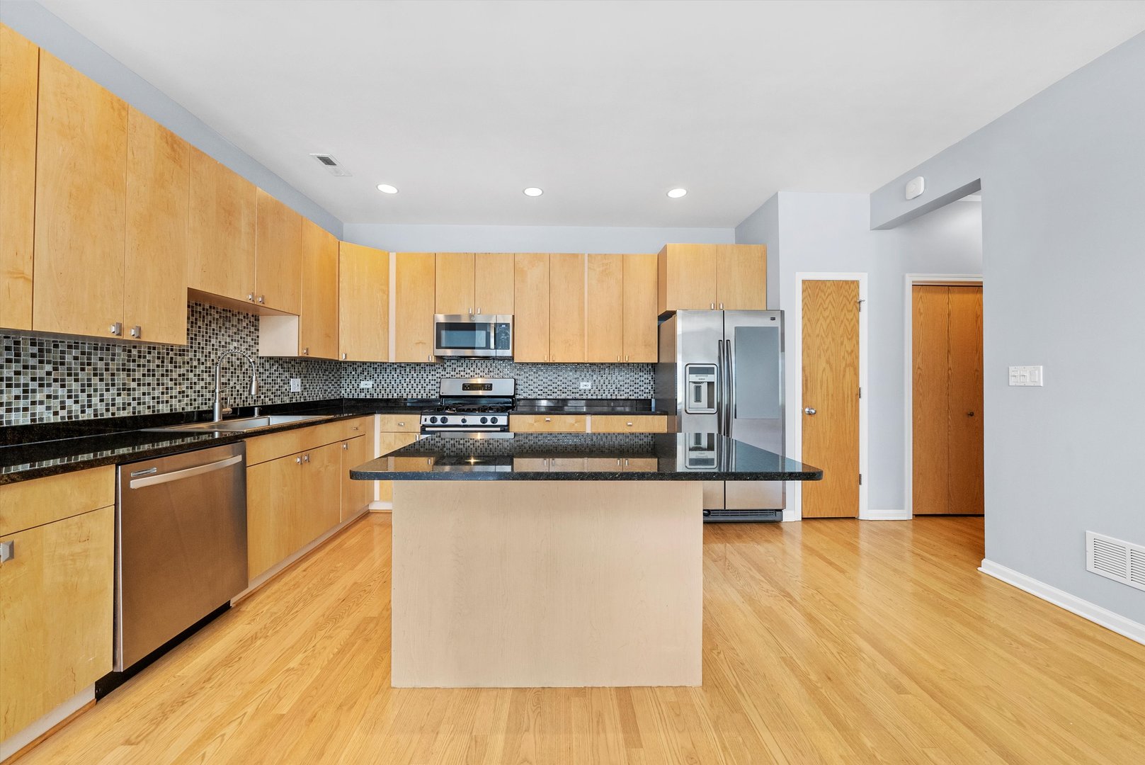 2236 W Armitage Avenue 303