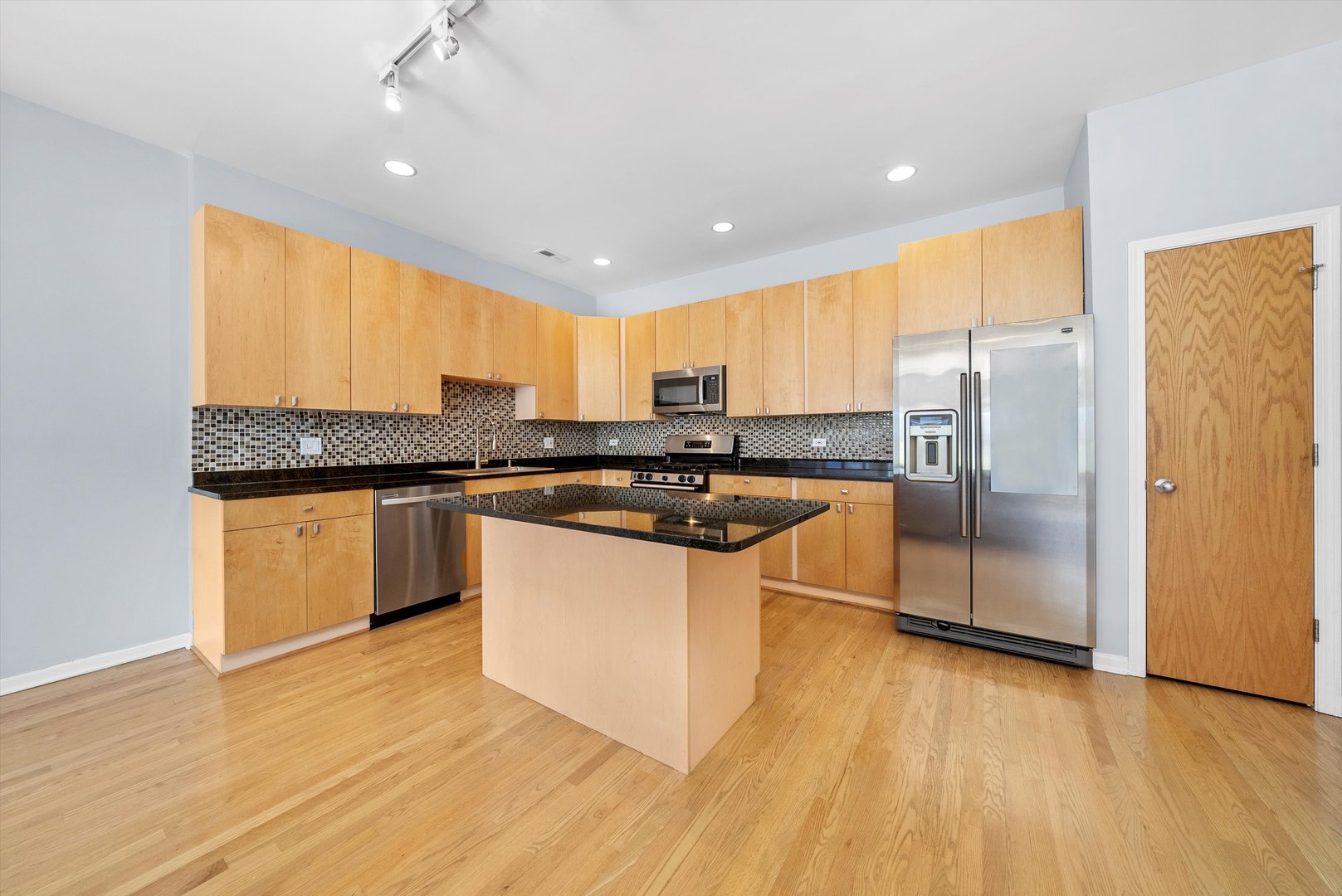 2236 W Armitage Avenue 303