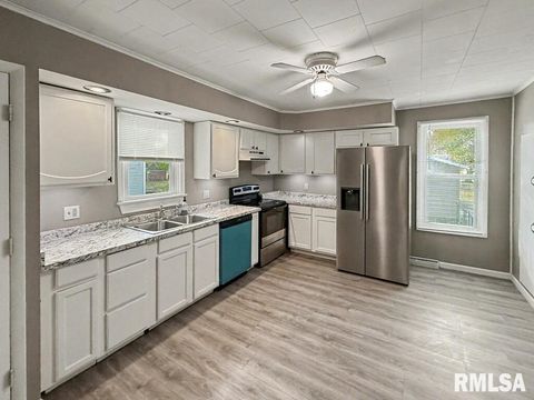 Tiny photo for 501 S 7TH Street, Herrin, IL 62948 (MLS # QC4269310)