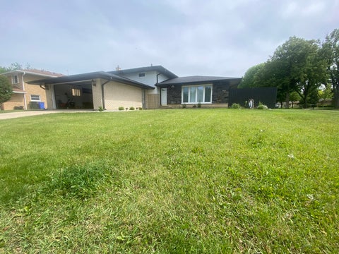 Tiny photo for 1801 E Aztec Lane, Mount Prospect, IL 60056 (MLS # 12672278)
