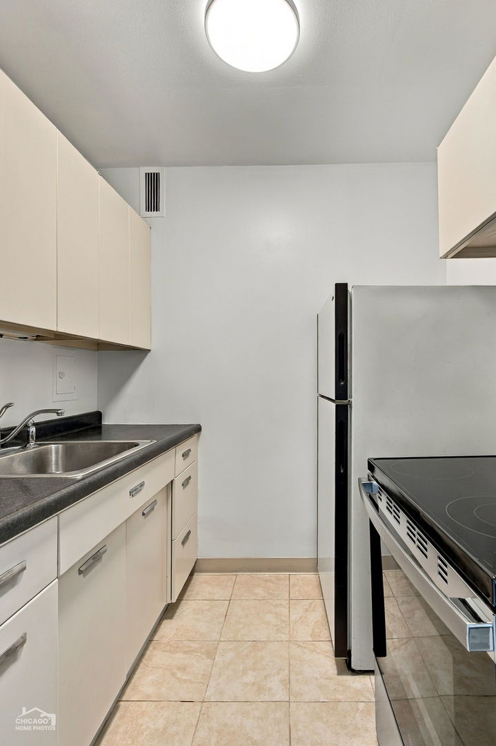 900 N LAKE SHORE Drive 1011