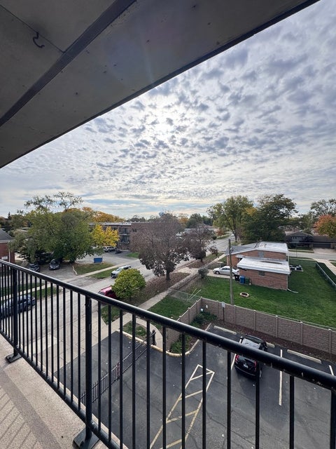 Tiny photo for 9540 Mayfield Avenue #303S, Oak Lawn, IL 60453 (MLS # 12798138)