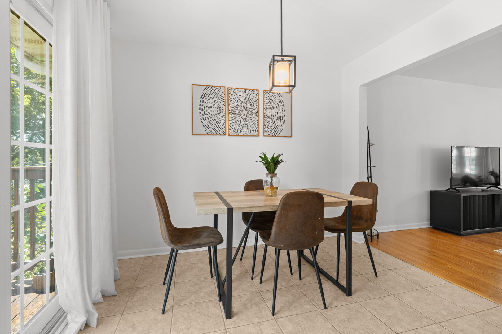 337 W Margaret Terrace