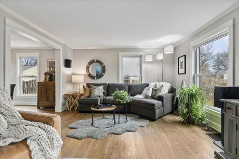 Tiny photo for 1334 S 5th Street, St. Charles, IL 60174 (MLS # 12584179)