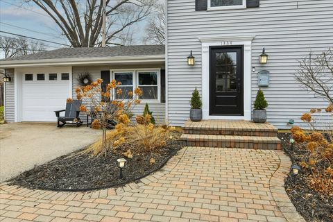 Tiny photo for 1334 S 5th Street, St. Charles, IL 60174 (MLS # 12584179)