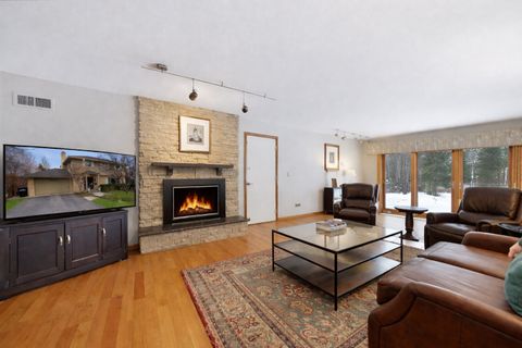 Tiny photo for 320 W Russell Street, Barrington, IL 60010 (MLS # 12514150)