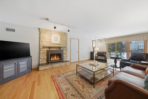 Tiny photo for 320 W Russell Street, Barrington, IL 60010 (MLS # 12514150)