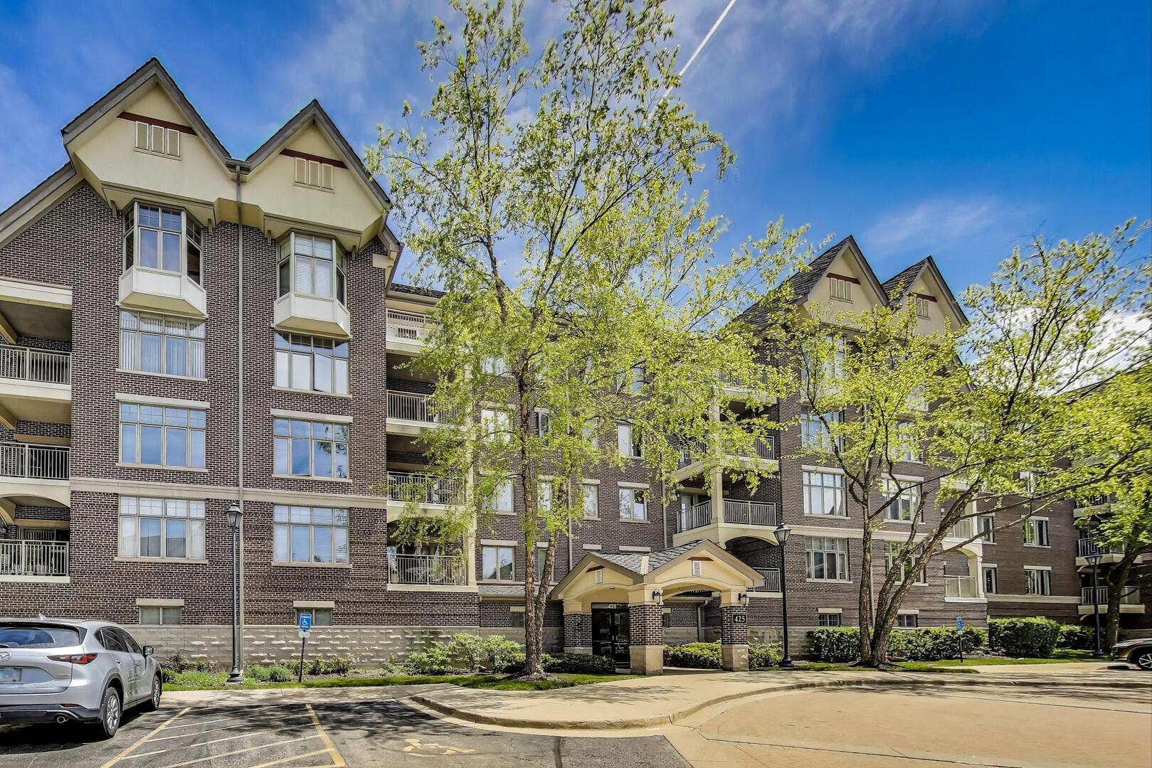 425 Village Green 213