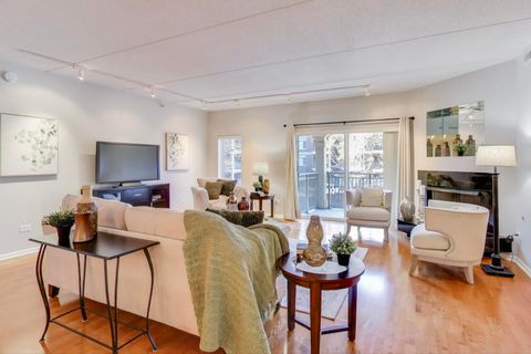 Tiny photo for 425 Village Green #213, Lincolnshire, IL 60069 (MLS # 12505009)