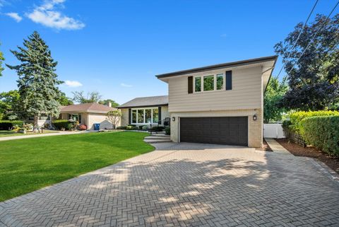 Tiny photo for 142 E QUINCY Street, Elmhurst, IL 60126 (MLS # 12519877)