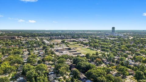 Tiny photo for 142 E QUINCY Street, Elmhurst, IL 60126 (MLS # 12519877)