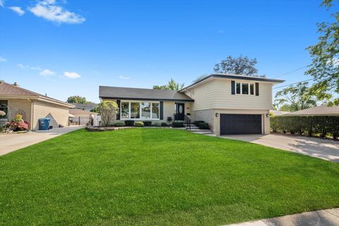 Tiny photo for 142 E QUINCY Street, Elmhurst, IL 60126 (MLS # 12519877)