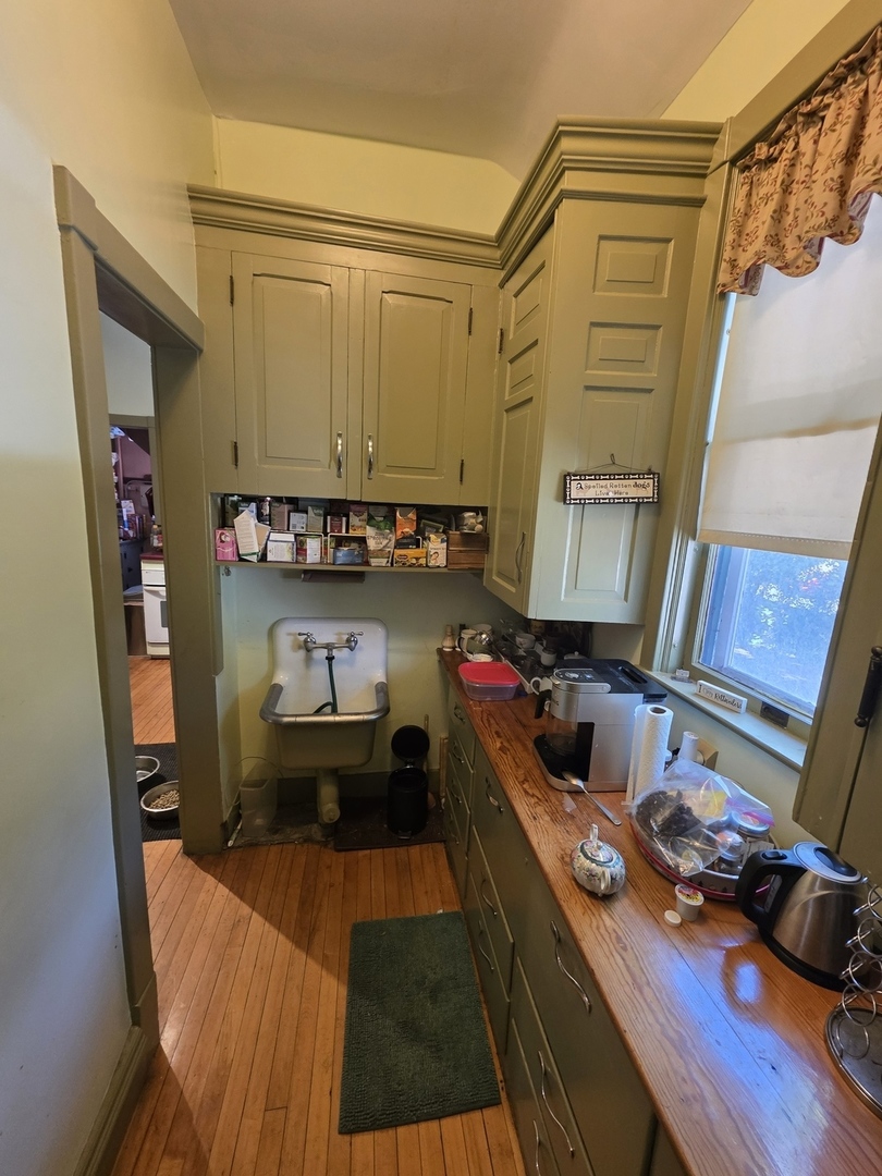 705 W Highland Avenue