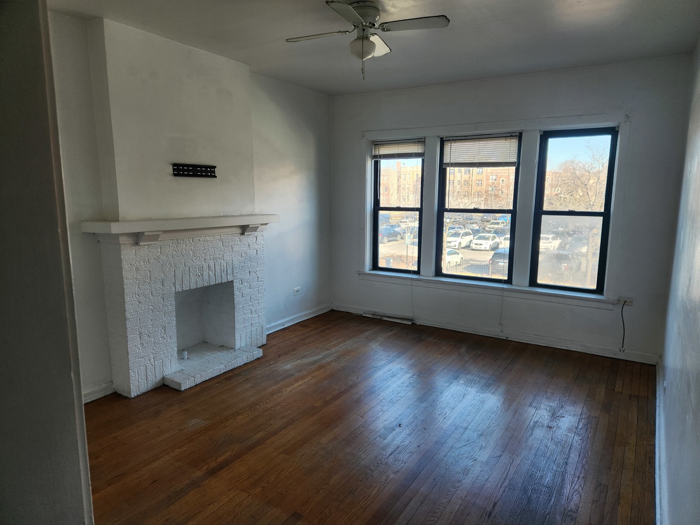 905 W Irving Park Road 2