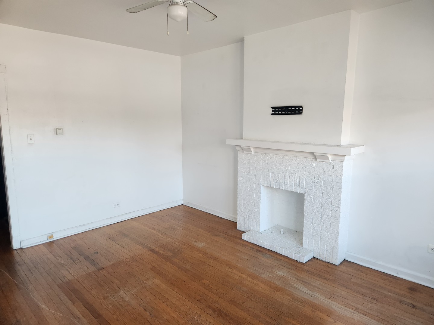 905 W Irving Park Road 2