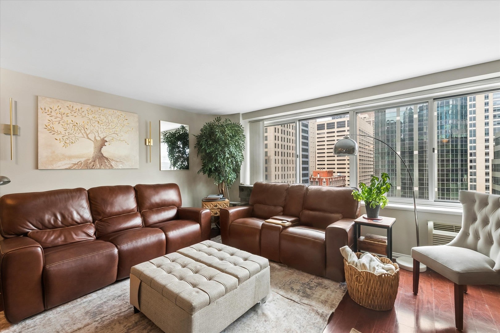 211 E Ohio Street 2208