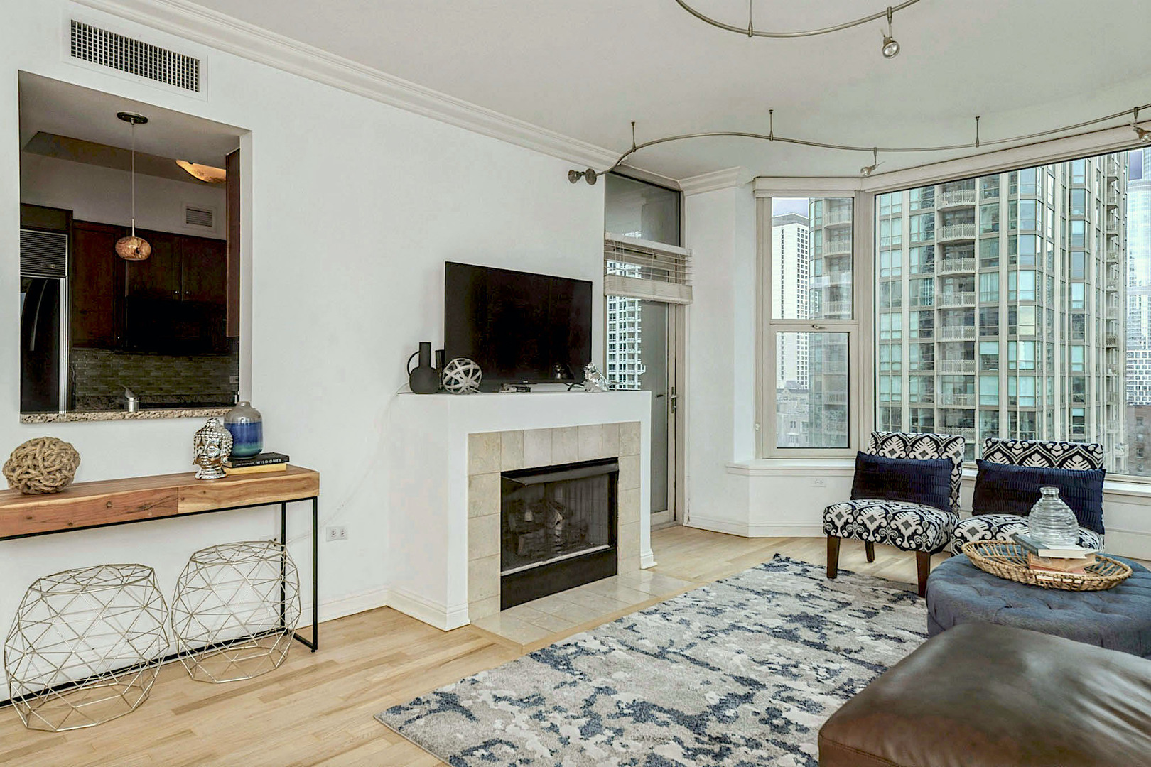 25 E Superior Street 1801