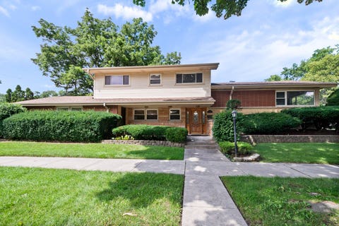 Photo of 600 FLORENCE Drive, Park Ridge, IL 60068 (MLS # 12735930)