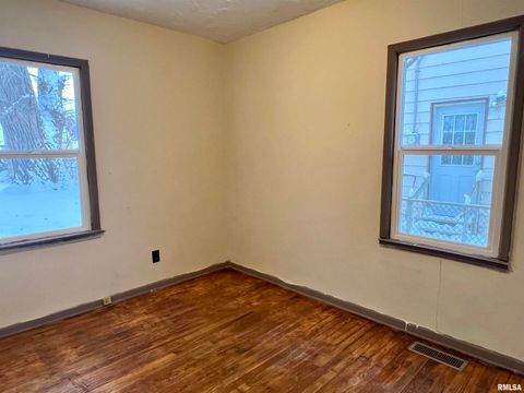 Tiny photo for 3207 HOMESTEAD Avenue, Davenport, IA 52802 (MLS # QC4269823)