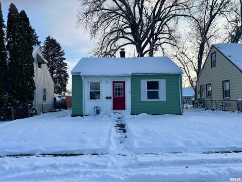 Photo of 3207 HOMESTEAD Avenue, Davenport, IA 52802 (MLS # QC4269823)