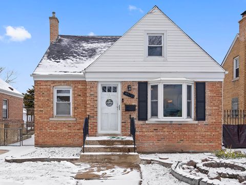 Photo of 4912 N Mulligan Avenue, Chicago, IL 60630 (MLS # 12588522)