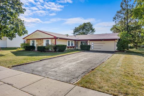 Photo of 20 Emerson Drive, Schaumburg, IL 60194 (MLS # 12471368)
