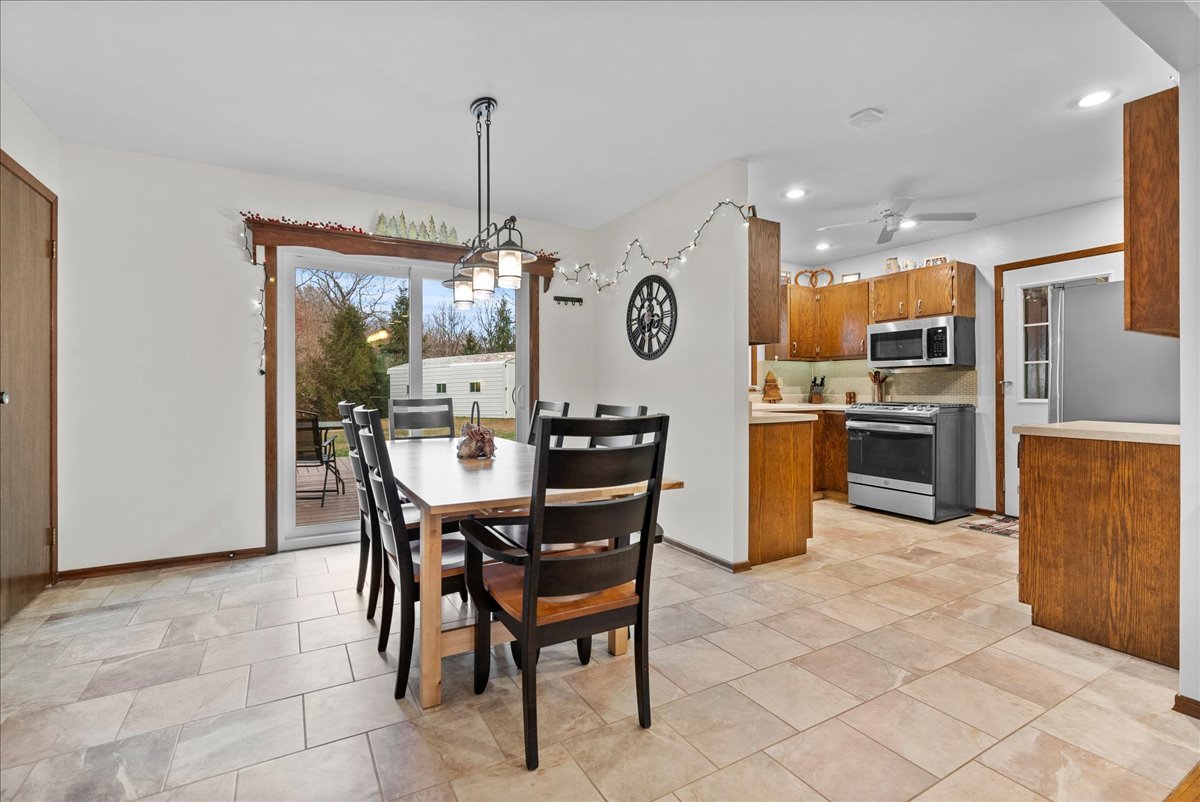 Congerville, Illinois 61729, United States, 4 Bedrooms Bedrooms, ,2 BathroomsBathrooms,Residential,Active,247091