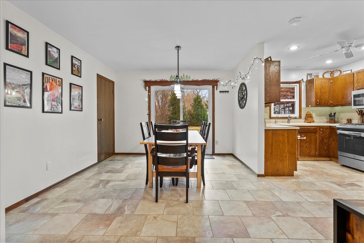 Congerville, Illinois 61729, United States, 4 Bedrooms Bedrooms, ,2 BathroomsBathrooms,Residential,Active,247091