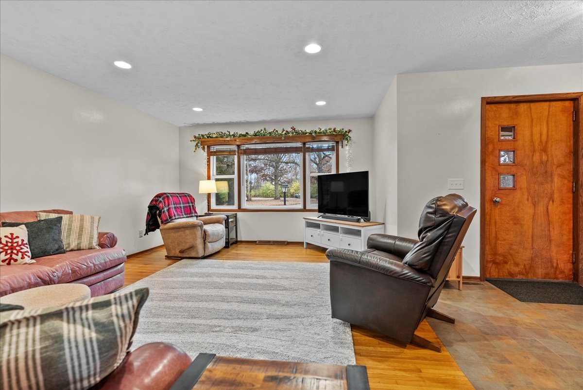 Congerville, Illinois 61729, United States, 4 Bedrooms Bedrooms, ,2 BathroomsBathrooms,Residential,Active,247091