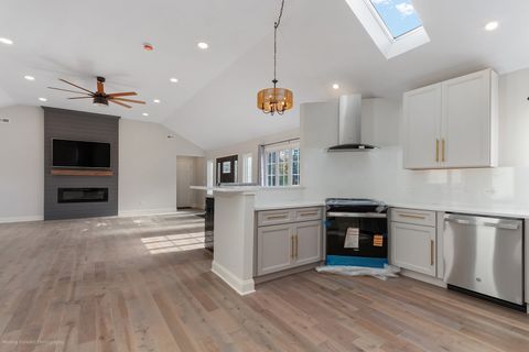 Tiny photo for 2200 59th Street, Downers Grove, IL 60516 (MLS # 12484577)