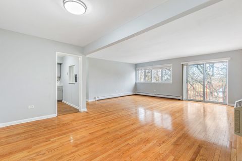 Tiny photo for 8500 Skokie Boulevard #3A, Skokie, IL 60077 (MLS # 12544022)