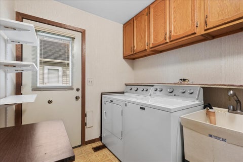 Tiny photo for 1255 John Drive, Hoffman Estates, IL 60169 (MLS # 12737128)