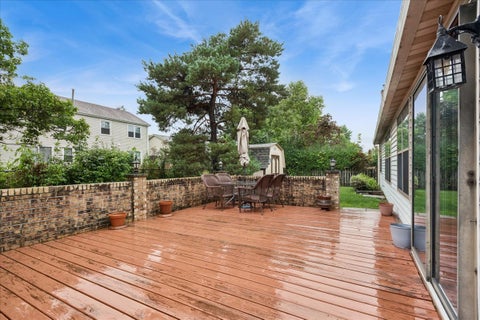 Tiny photo for 1255 John Drive, Hoffman Estates, IL 60169 (MLS # 12737128)